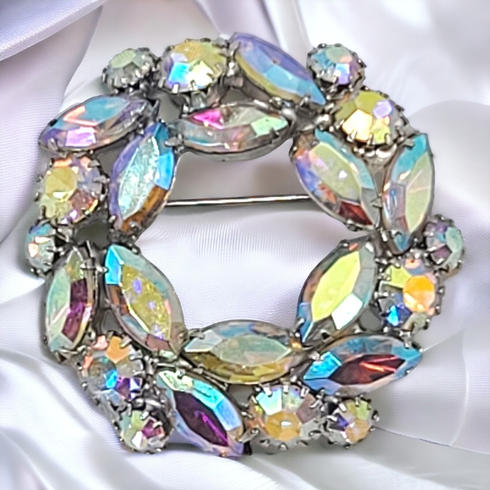 Juliana D&E Aurora Borealis Rhinestone Brooch Pin Wreath 2in